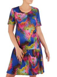 Plisowana sukienka z obniżonym stanem, lekka kreacja w kolorowy wzór 21019
