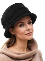 Elegancki czarny kapelusz damski cloche z cyrkoniami – stylowy i ocieplany fason idealny na mroźne dni 40511