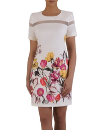 Krótka sukienka w kwiaty 16141, modna kreacja z tiulową wstawką.