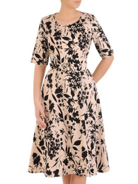 Sukienka z paskiem, wiosenna kreacja w modne kwiaty 28950