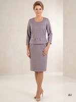 Elegancka sukienka biurowa midi w szarą kratę – prosty fason z modelującą baskinką 34190