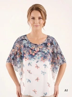 Letnia bluzka plus size w kwiaty z szyfonową narzutką – asymetryczny krój maskujący sylwetkę i dekolt łódka 38528