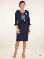 Granatowa elegancka garsonka z sukienką midi – wyszczuplający fason z koronką i dekoltem kwadratowym 27394