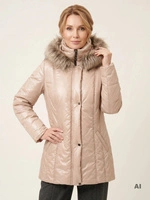 Elegancka beżowa kurtka zimowa pikowana Plus Size – z odpinanym kapturem, otulający fason 38939