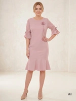 Wizytowa sukienka syrenka w odcieniu pudrowego różu – szyfonowe rękawy i fason podkreślający kształty 39785