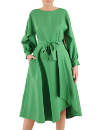 Sukienka damska wizytowa, zielona kreacja z ozdobnie rozciętymi rękawami 38071