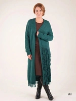 Elegancki sweter damski rozpinany w odcieniu butelkowej zieleni – luźny fason z frędzlami 40460