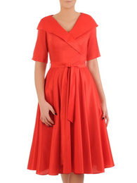 Czerwona, połyskująca sukienka, rozkloszowana kreacja z paskiem 32366