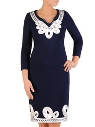 Granatowa sukienka z efektownymi, haftowanymi aplikacjami 37828