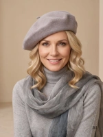 Elegancki beret damski wełniany fason francuski – szykowny akcent z antenką na chłodne dni 40867