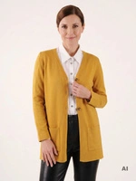 Musztardowy kardigan z dekoltem V i kieszeniami – wysmuklający fason na przejściowe dni 38913